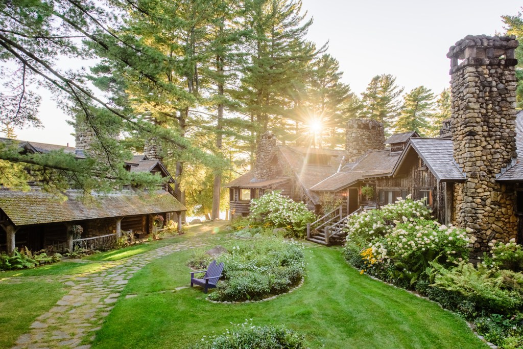 SMP Venture's Lake Kora Main Lodge with Sun