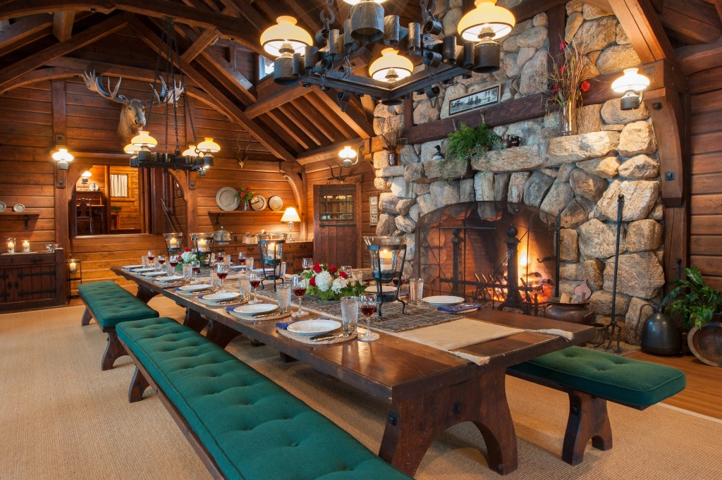 SMP Venture's Lake Kora Main Lodge Dining Table